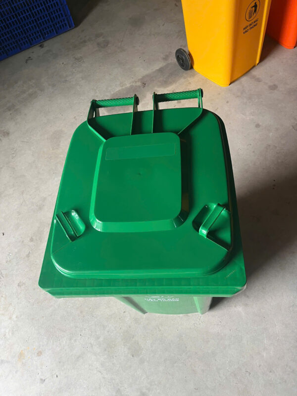 Thùng rác nhựa 240L màu xanh