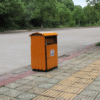 Thùng rác gỗ hình mái nhà