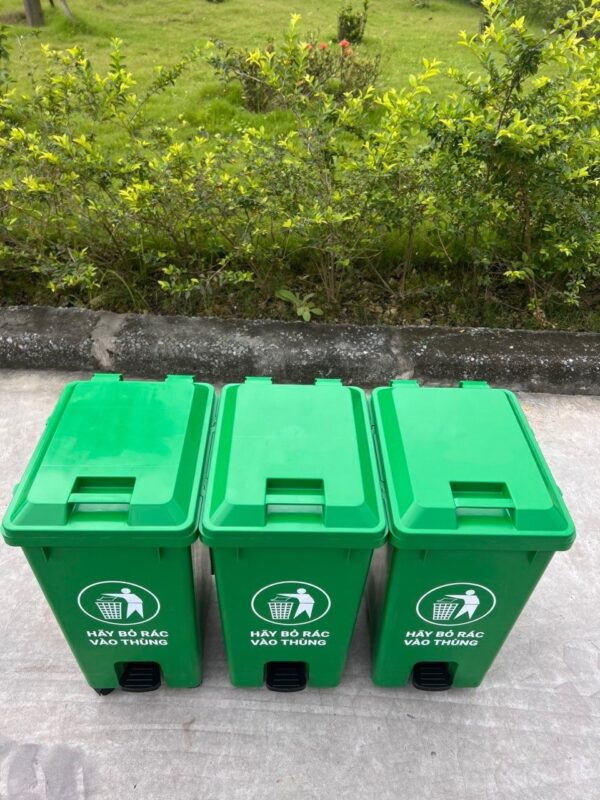 Thùng rác 40L dậm chân có bánh xe